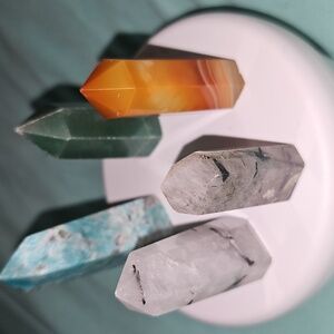 Real Natural Crystal Stone tower